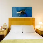 Omar do Rio - FO 407 ApartHotel com Garagem, Piscina, Sauna e Academia a 50 metros da Praia de Ipanema e 300 metros da Praia de Copacabana