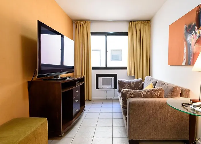 Omar do Rio - FO 407 ApartHotel com Garagem, Piscina, Sauna e Academia a 50 metros da Praia de Ipanema e 300 metros da Praia de Copacabana