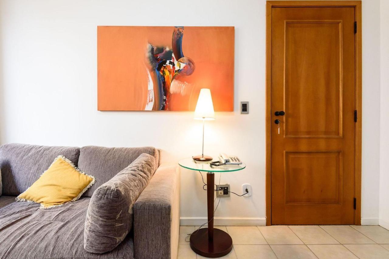 Apartamento Omar do Rio - FO 407 ApartHotel com Garagem, Piscina, Sauna e Academia a 50 metros da Praia de Ipanema e 300 metros da Praia de Copacabana *