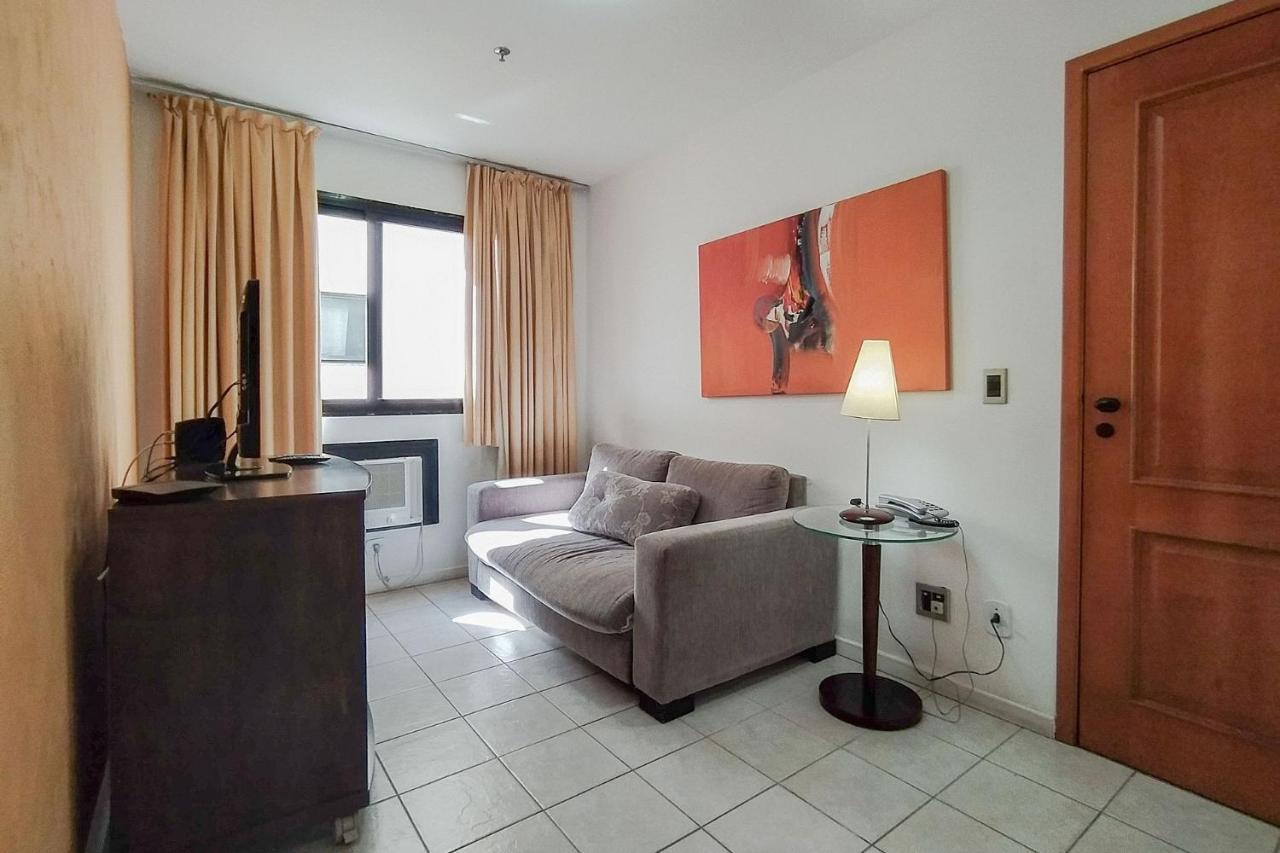 Omar do Rio - FO 407 ApartHotel com Garagem, Piscina, Sauna e Academia a 50 metros da Praia de Ipanema e 300 metros da Praia de Copacabana * Rio de Janeiro