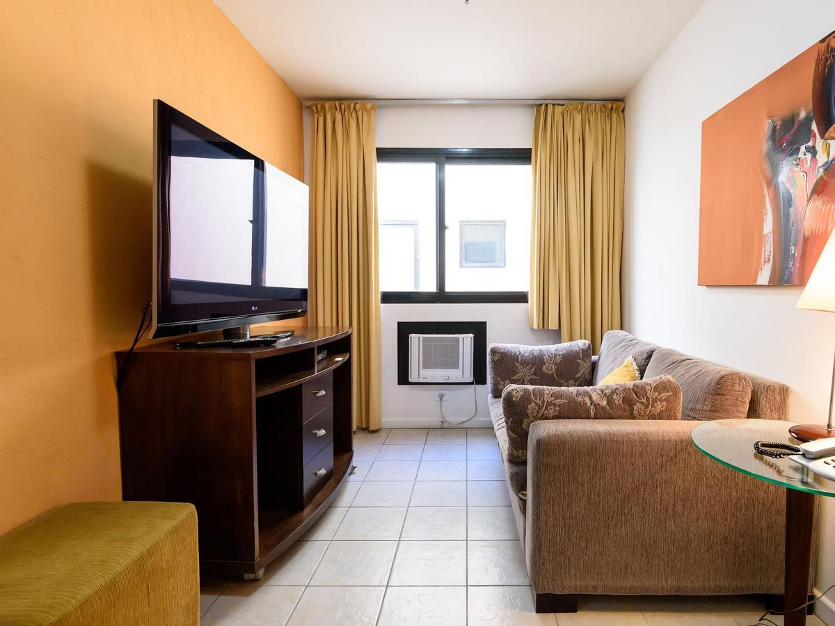 Omar do Rio - FO 407 ApartHotel com Garagem, Piscina, Sauna e Academia a 50 metros da Praia de Ipanema e 300 metros da Praia de Copacabana Rio de Janeiro