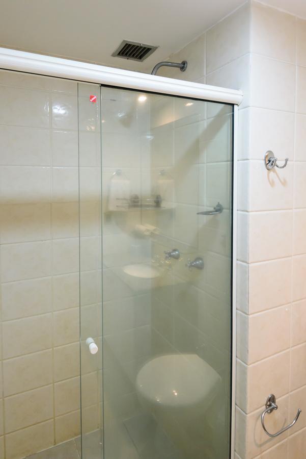 Apartamento Omar do Rio - FO 407 ApartHotel com Garagem, Piscina, Sauna e Academia a 50 metros da Praia de Ipanema e 300 metros da Praia de Copacabana Rio de Janeiro