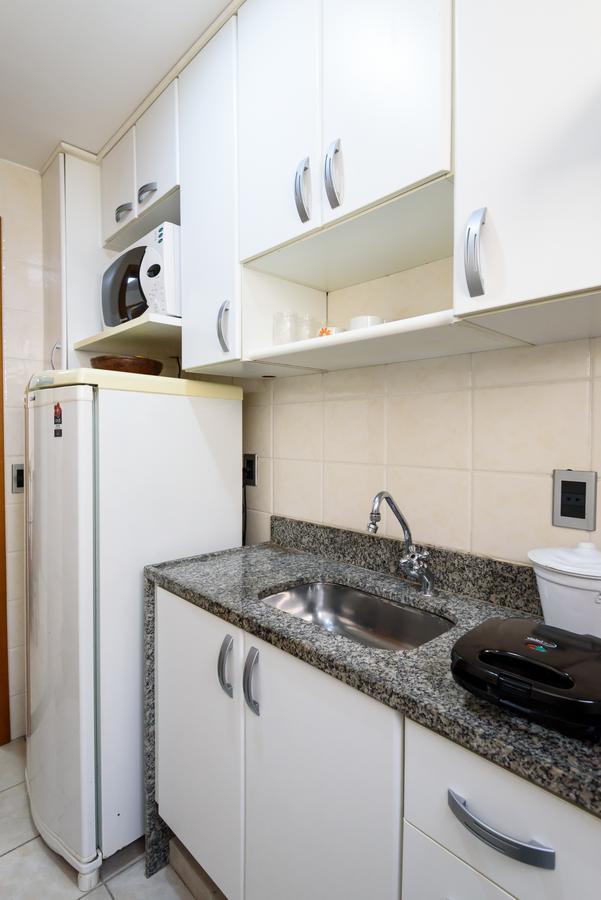 Omar do Rio - FO 407 ApartHotel com Garagem, Piscina, Sauna e Academia a 50 metros da Praia de Ipanema e 300 metros da Praia de Copacabana Apartamento *