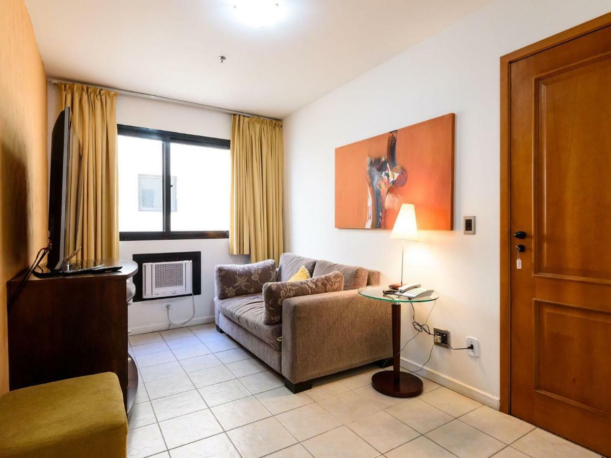 Omar do Rio - FO 407 ApartHotel com Garagem, Piscina, Sauna e Academia a 50 metros da Praia de Ipanema e 300 metros da Praia de Copacabana