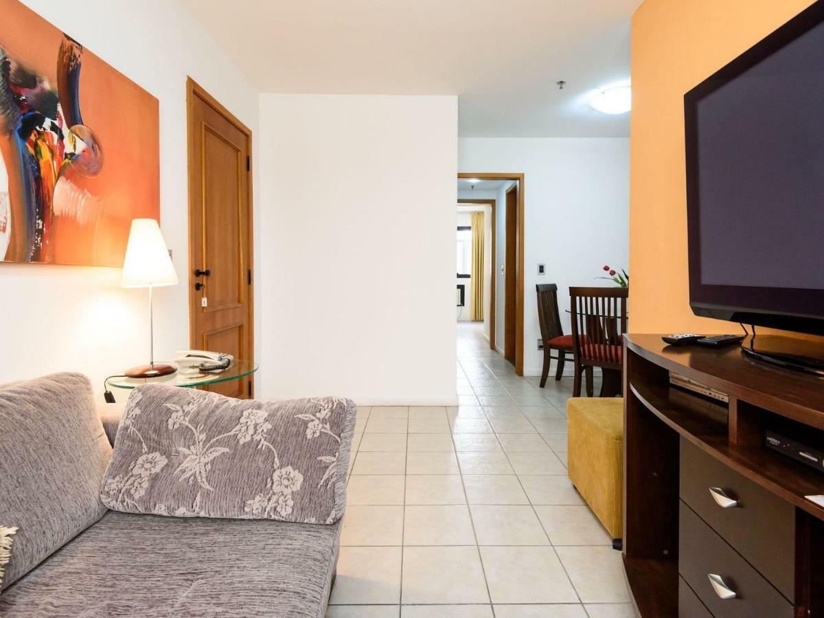 Omar do Rio - FO 407 ApartHotel com Garagem, Piscina, Sauna e Academia a 50 metros da Praia de Ipanema e 300 metros da Praia de Copacabana *