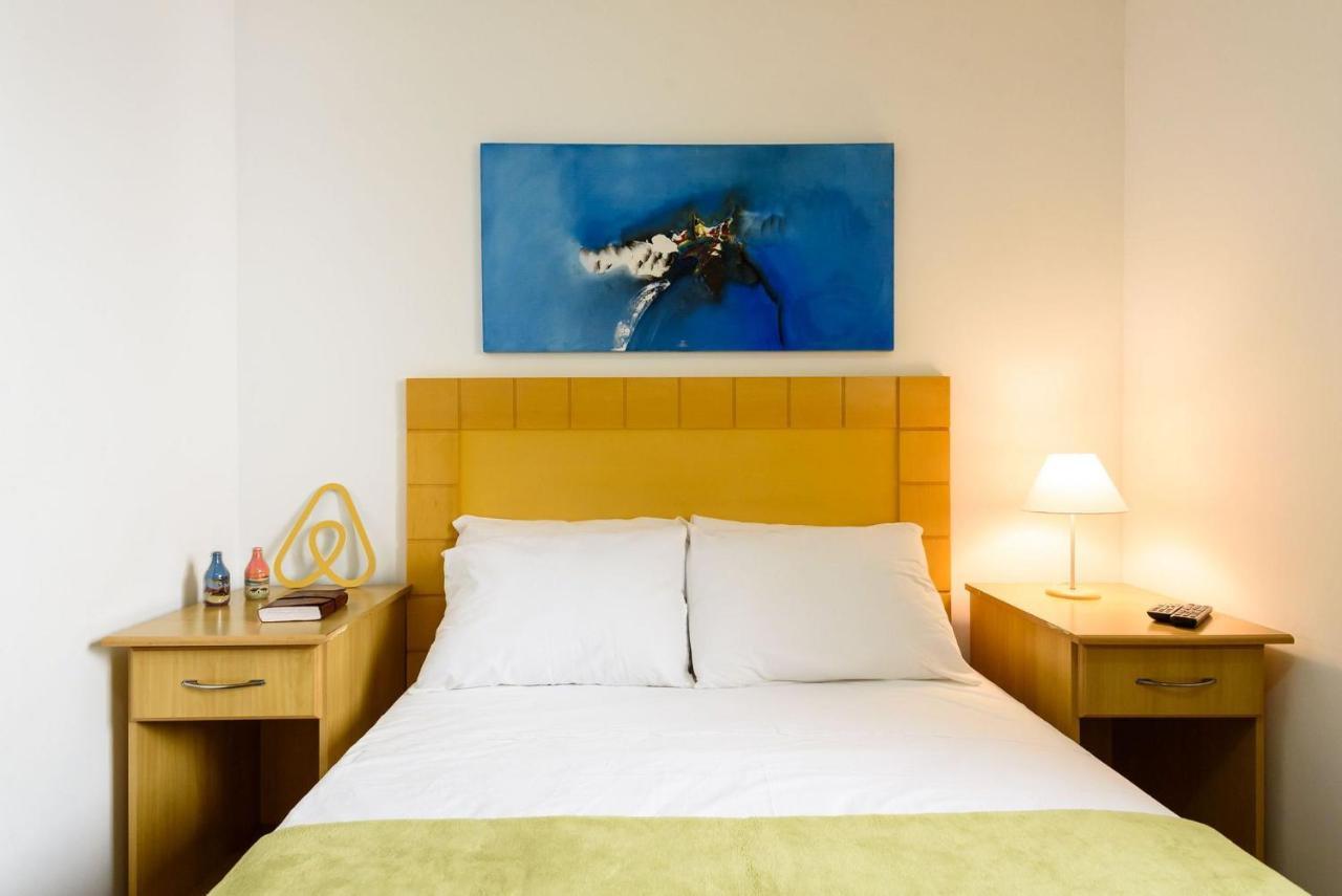 Omar do Rio - FO 407 ApartHotel com Garagem, Piscina, Sauna e Academia a 50 metros da Praia de Ipanema e 300 metros da Praia de Copacabana Apartamento *