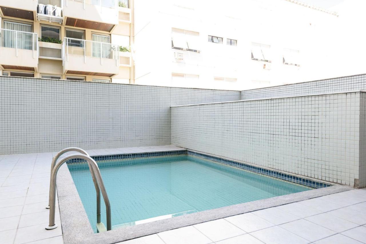 Apartamento Omar do Rio - FO 407 ApartHotel com Garagem, Piscina, Sauna e Academia a 50 metros da Praia de Ipanema e 300 metros da Praia de Copacabana Rio de Janeiro