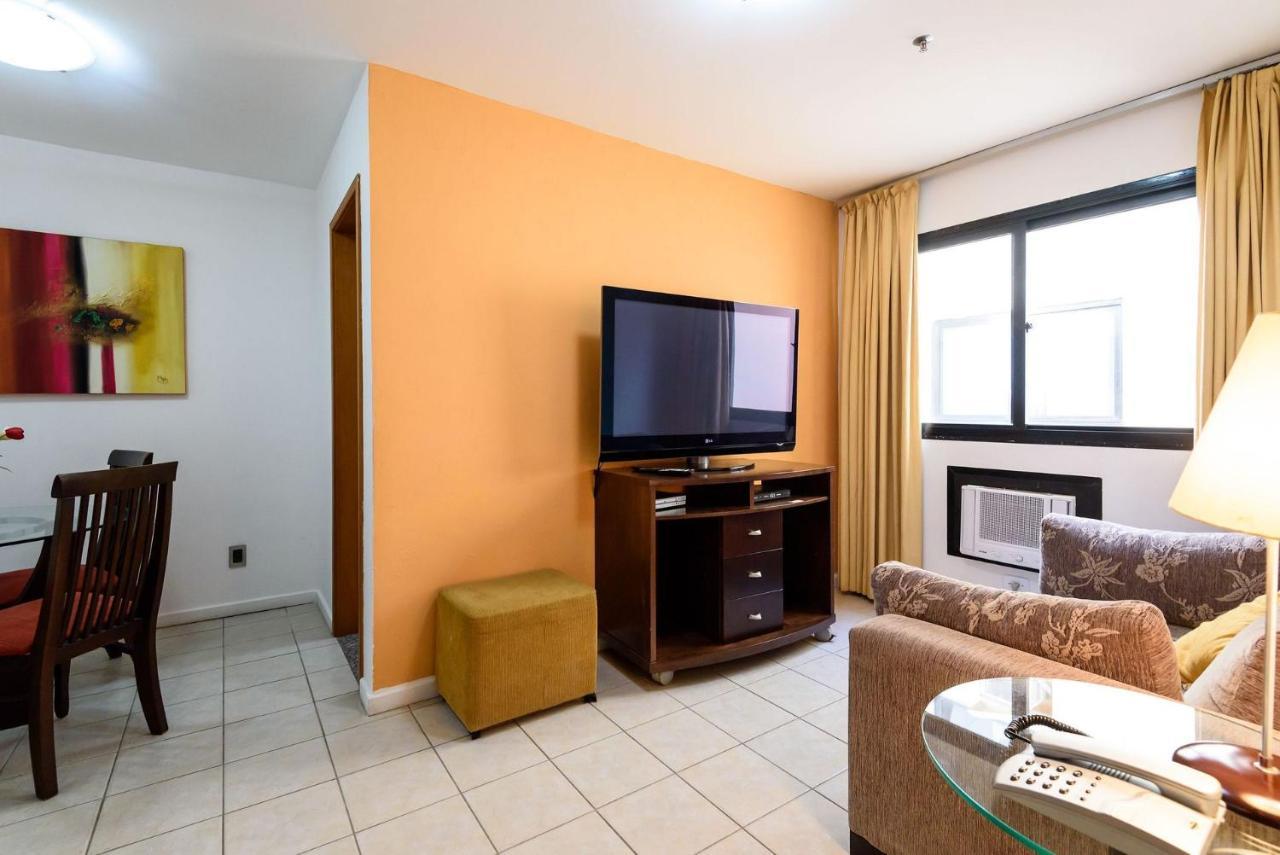 Omar do Rio - FO 407 ApartHotel com Garagem, Piscina, Sauna e Academia a 50 metros da Praia de Ipanema e 300 metros da Praia de Copacabana Apartamento
