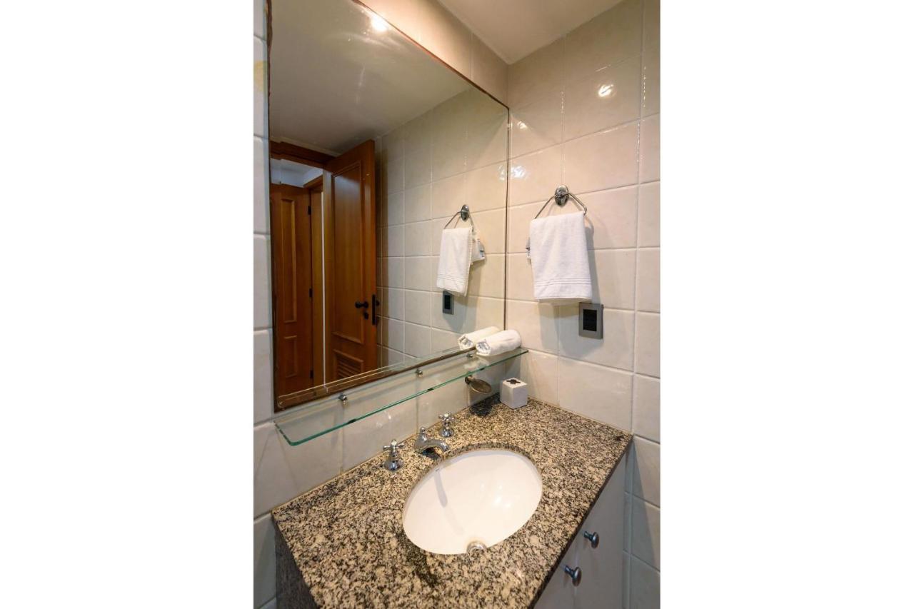 Omar do Rio - FO 407 ApartHotel com Garagem, Piscina, Sauna e Academia a 50 metros da Praia de Ipanema e 300 metros da Praia de Copacabana * Rio de Janeiro