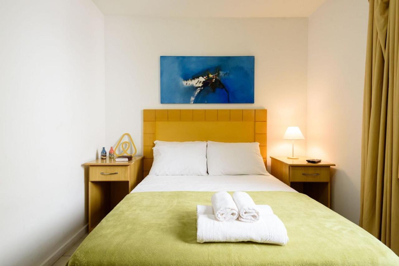 Omar do Rio - FO 407 ApartHotel com Garagem, Piscina, Sauna e Academia a 50 metros da Praia de Ipanema e 300 metros da Praia de Copacabana