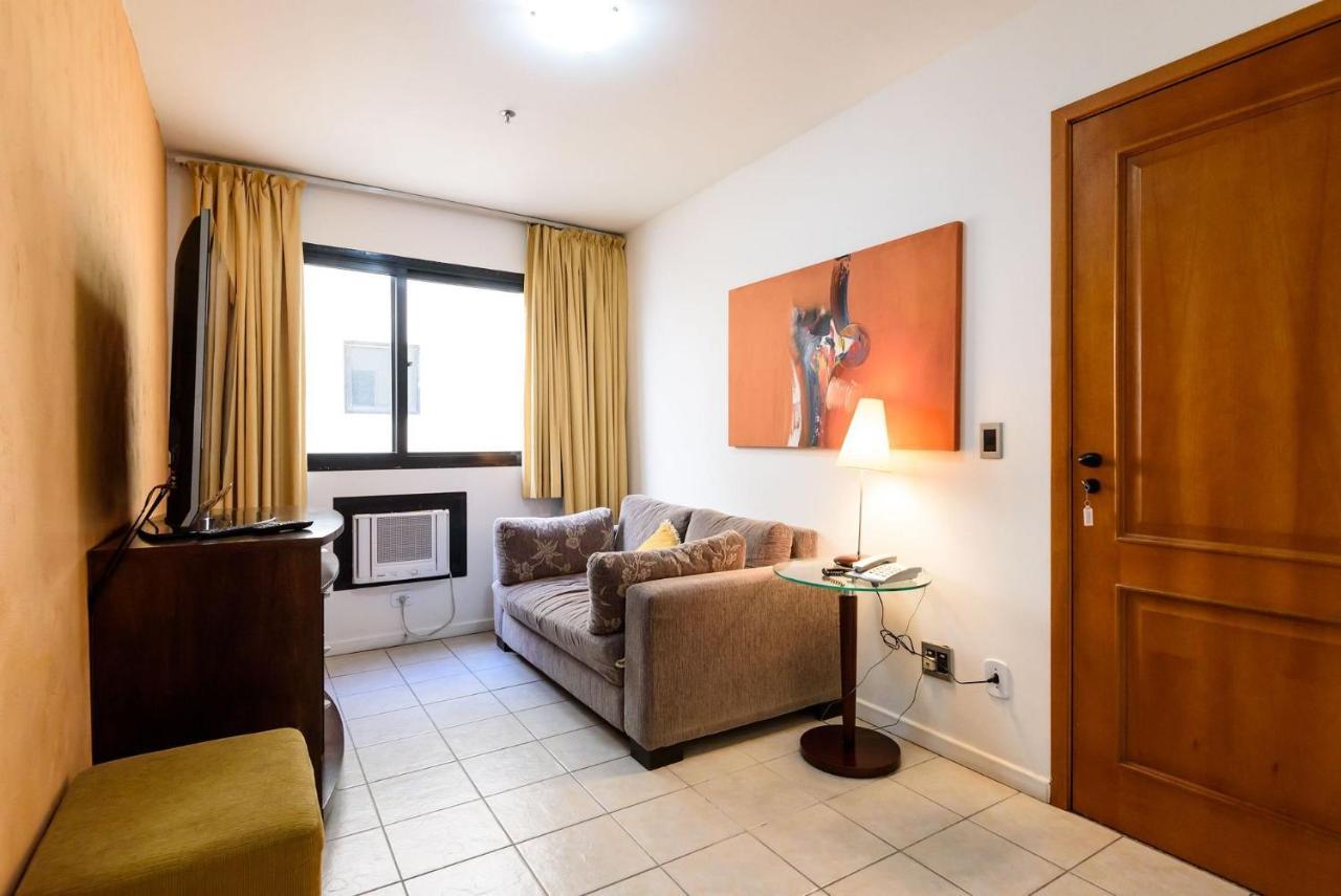 Apartamento Omar do Rio - FO 407 ApartHotel com Garagem, Piscina, Sauna e Academia a 50 metros da Praia de Ipanema e 300 metros da Praia de Copacabana
