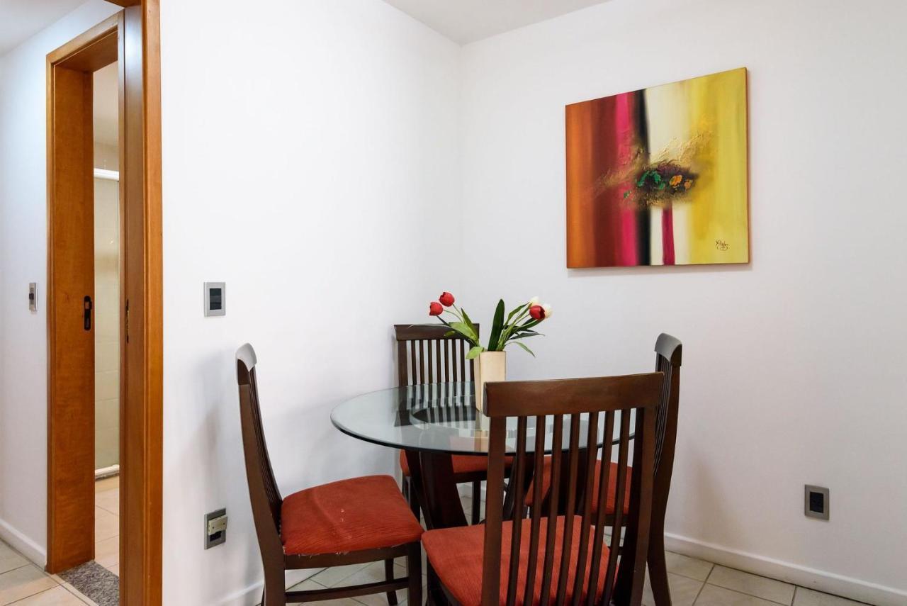 Omar do Rio - FO 407 ApartHotel com Garagem, Piscina, Sauna e Academia a 50 metros da Praia de Ipanema e 300 metros da Praia de Copacabana Apartamento *